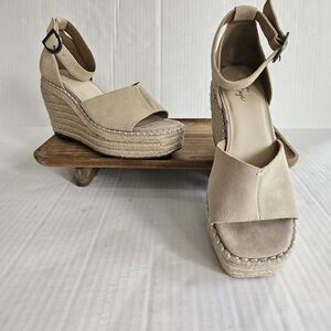 Crown Vintage Jaussie Espadrilles Size 8 Tan Suede Wedge Ankle Strap Open Toe